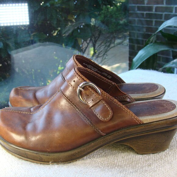 Bass tan genuine camel leather buckle slip-on clogs, size 8.5 - Picture 4 of 7